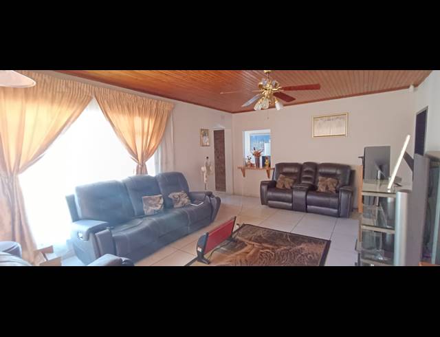 3 BEDROOM HOUSE FOR SALE IN VANDERBIJLPARK CE 5